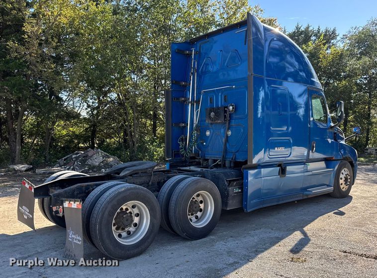 CAMIóN CAMAROTE 2018 FREIGHTLINER