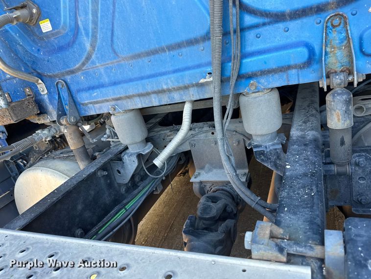 image for item EM8446 2018 Freightliner Cascadia semi truck