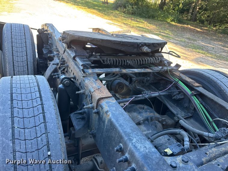 image for item EM8446 2018 Freightliner Cascadia semi truck