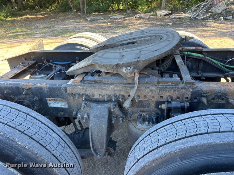 image for item EM8446 2018 Freightliner Cascadia semi truck