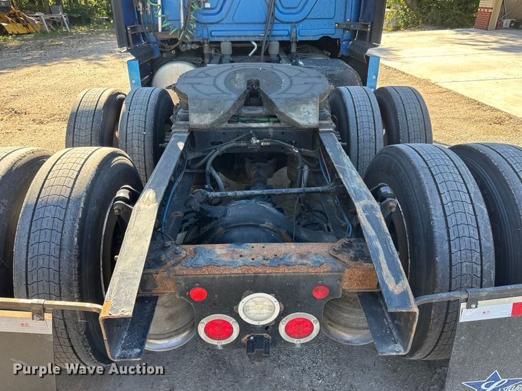 image for item EM8446 2018 Freightliner Cascadia semi truck