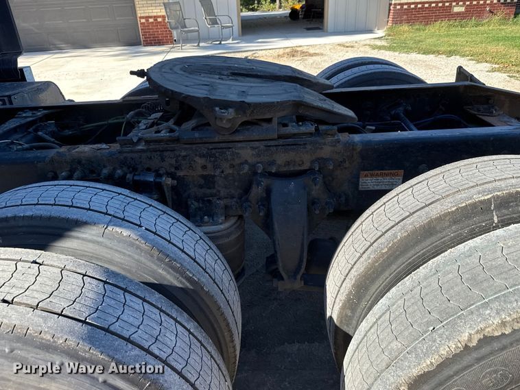 image for item EM8446 2018 Freightliner Cascadia semi truck