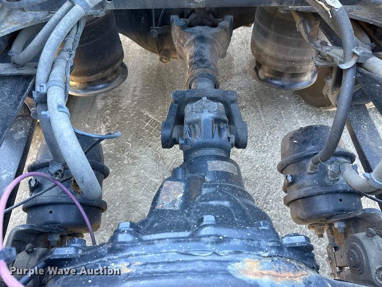 image for item EM8446 2018 Freightliner Cascadia semi truck