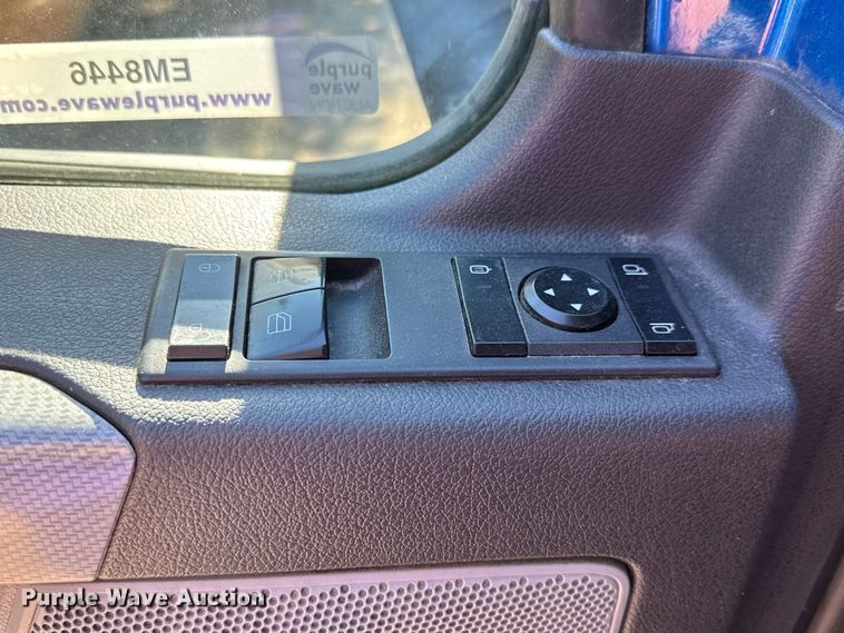 image for item EM8446 2018 Freightliner Cascadia semi truck