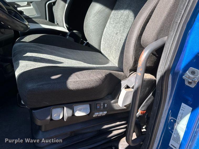 image for item EM8446 2018 Freightliner Cascadia semi truck