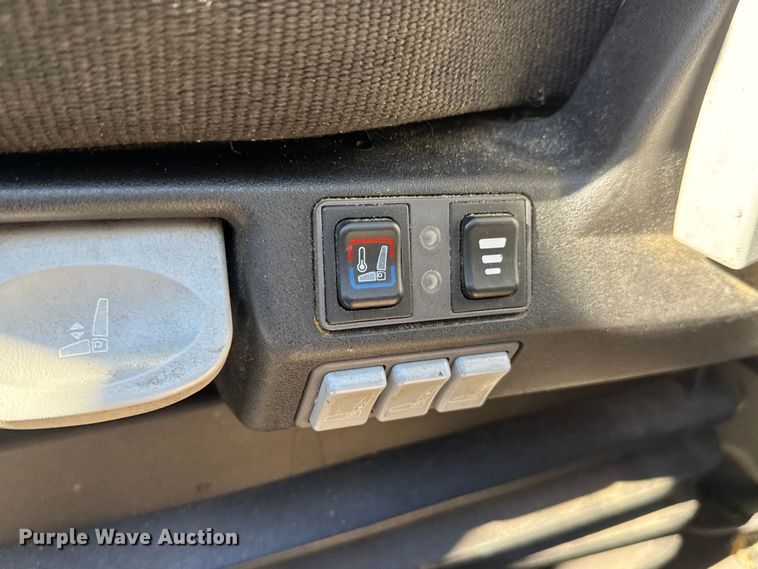 image for item EM8446 2018 Freightliner Cascadia semi truck