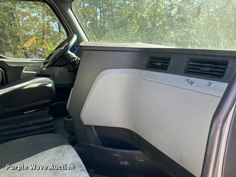 image for item EM8446 2018 Freightliner Cascadia semi truck