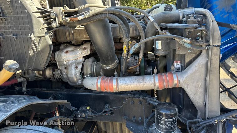 image for item EM8446 2018 Freightliner Cascadia semi truck