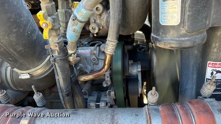 image for item EM8446 2018 Freightliner Cascadia semi truck