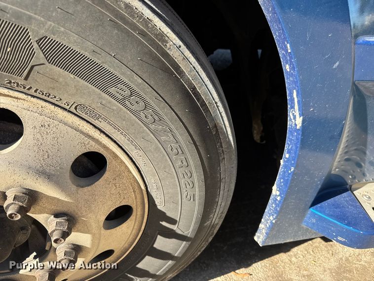 image for item EM8446 2018 Freightliner Cascadia semi truck