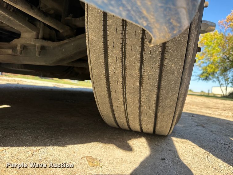 image for item EM8446 2018 Freightliner Cascadia semi truck