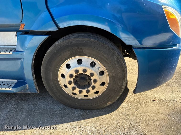 image for item EM8446 2018 Freightliner Cascadia semi truck