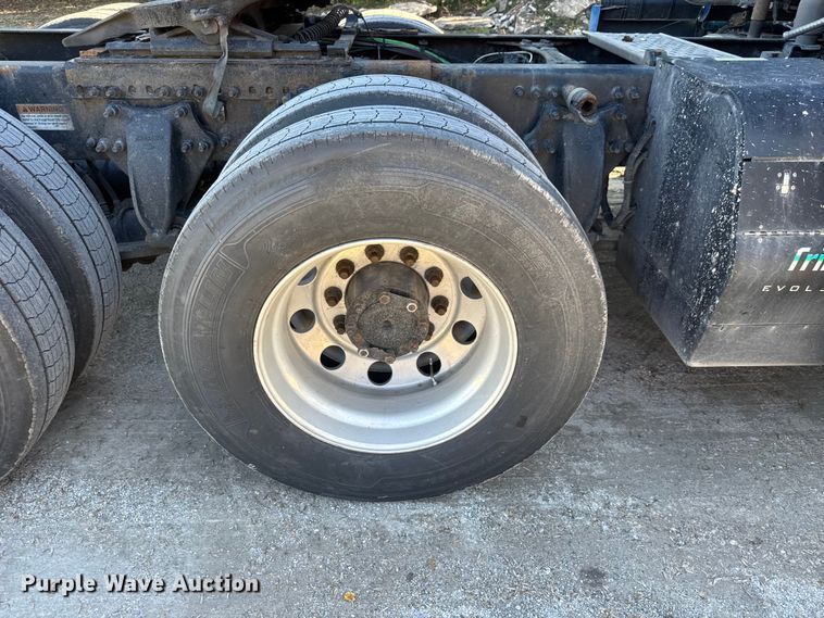 image for item EM8446 2018 Freightliner Cascadia semi truck