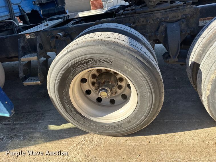 image for item EM8446 2018 Freightliner Cascadia semi truck