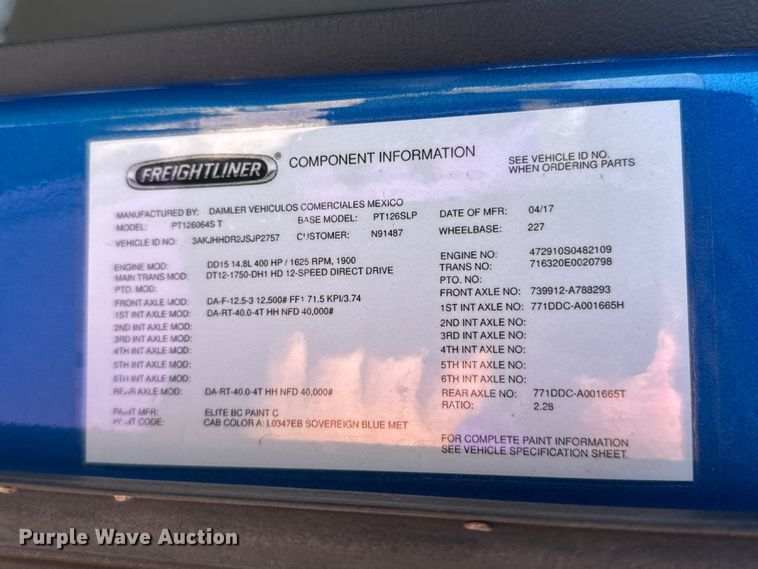 image for item EM8446 2018 Freightliner Cascadia semi truck