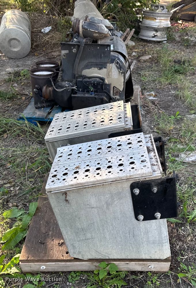 image for item EM8447 Truck parts