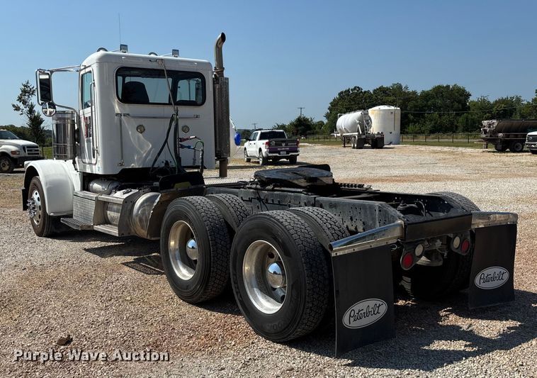 image for item EN5524 2008 Peterbilt 388 semi truck