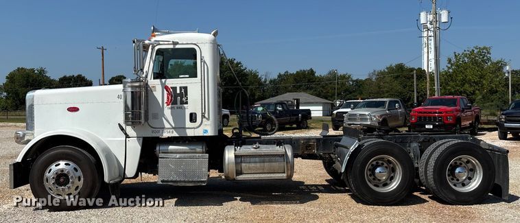 image for item EN5524 2008 Peterbilt 388 semi truck