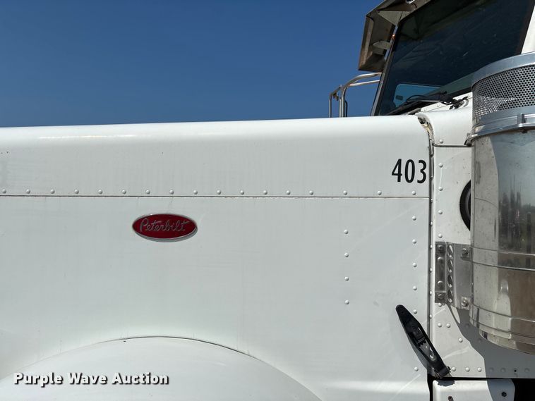 image for item EN5524 2008 Peterbilt 388 semi truck