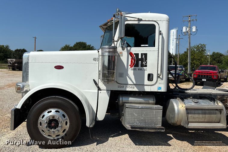 image for item EN5524 2008 Peterbilt 388 semi truck