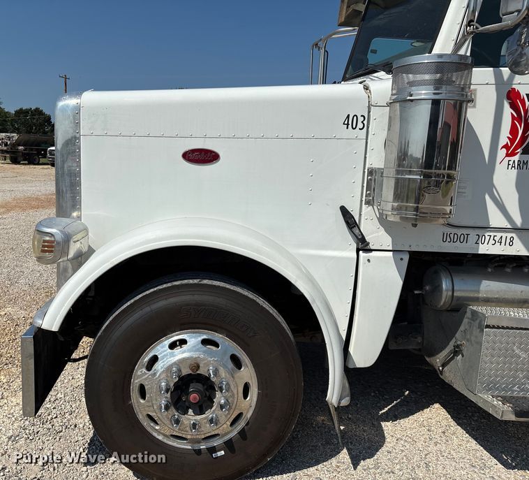 image for item EN5524 2008 Peterbilt 388 semi truck