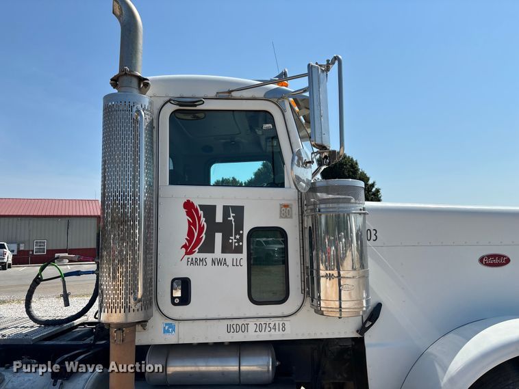 image for item EN5524 2008 Peterbilt 388 semi truck