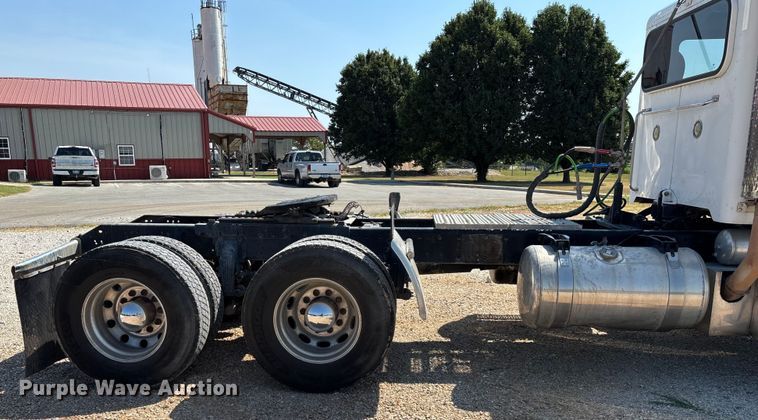 image for item EN5524 2008 Peterbilt 388 semi truck