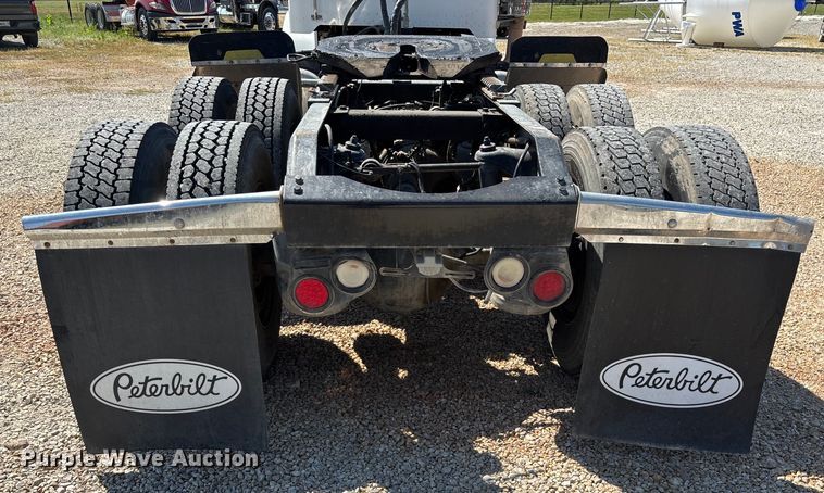image for item EN5524 2008 Peterbilt 388 semi truck