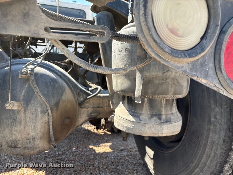 image for item EN5524 2008 Peterbilt 388 semi truck