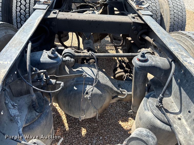 image for item EN5524 2008 Peterbilt 388 semi truck