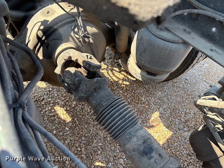 image for item EN5524 2008 Peterbilt 388 semi truck