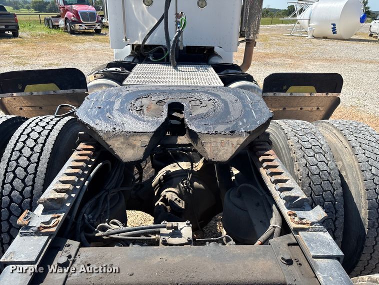 image for item EN5524 2008 Peterbilt 388 semi truck