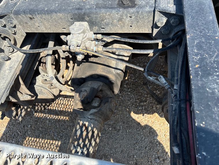 image for item EN5524 2008 Peterbilt 388 semi truck