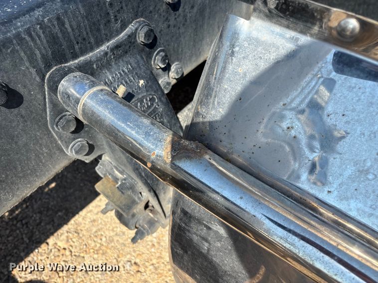 image for item EN5524 2008 Peterbilt 388 semi truck