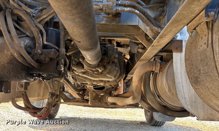 image for item EN5524 2008 Peterbilt 388 semi truck