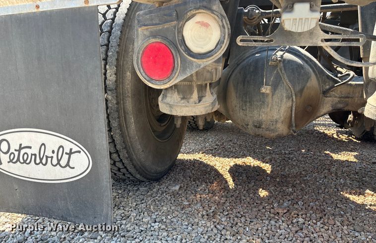 image for item EN5524 2008 Peterbilt 388 semi truck