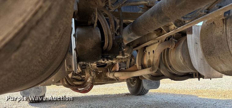 image for item EN5524 2008 Peterbilt 388 semi truck