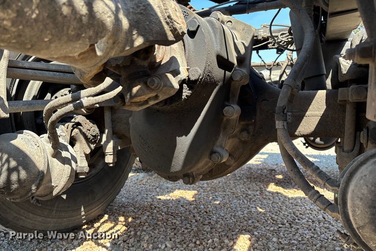 image for item EN5524 2008 Peterbilt 388 semi truck