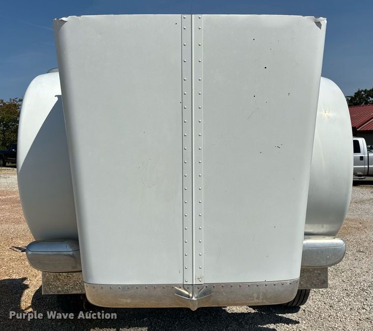 image for item EN5524 2008 Peterbilt 388 semi truck