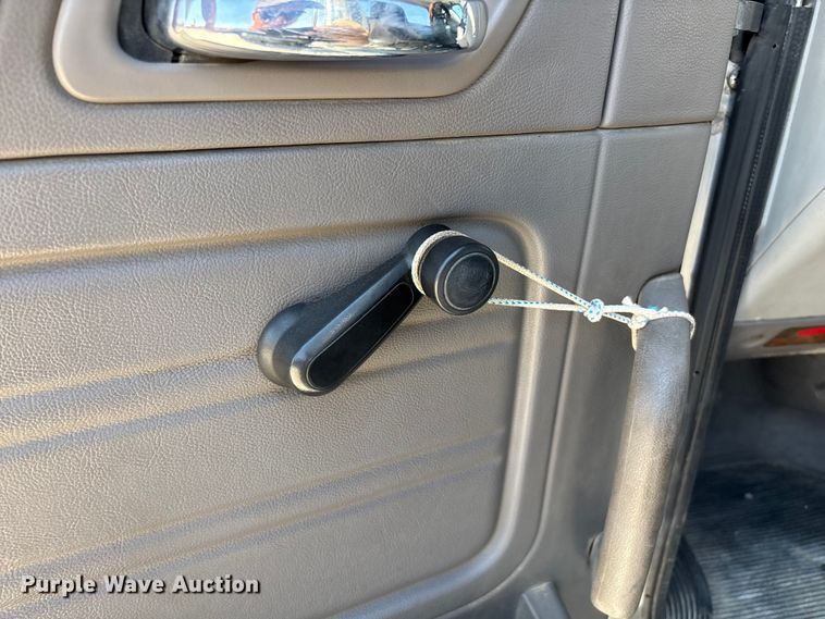 image for item EN5524 2008 Peterbilt 388 semi truck