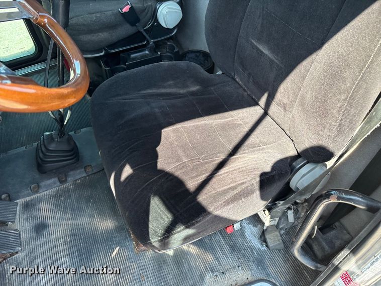 image for item EN5524 2008 Peterbilt 388 semi truck