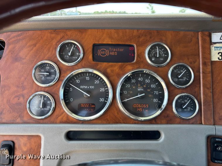 image for item EN5524 2008 Peterbilt 388 semi truck