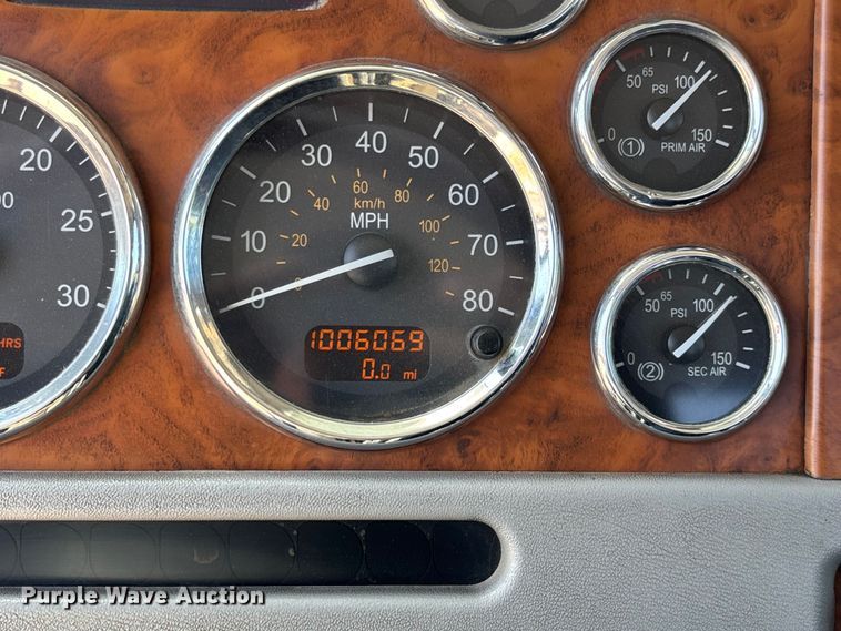 image for item EN5524 2008 Peterbilt 388 semi truck