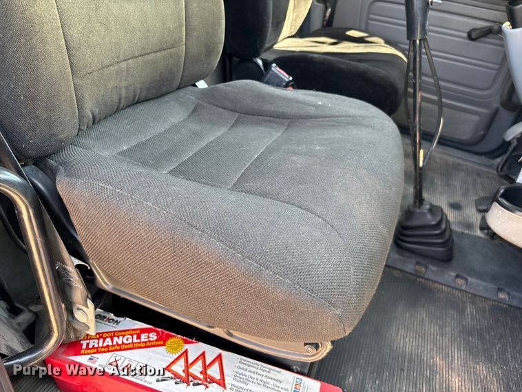 image for item EN5524 2008 Peterbilt 388 semi truck