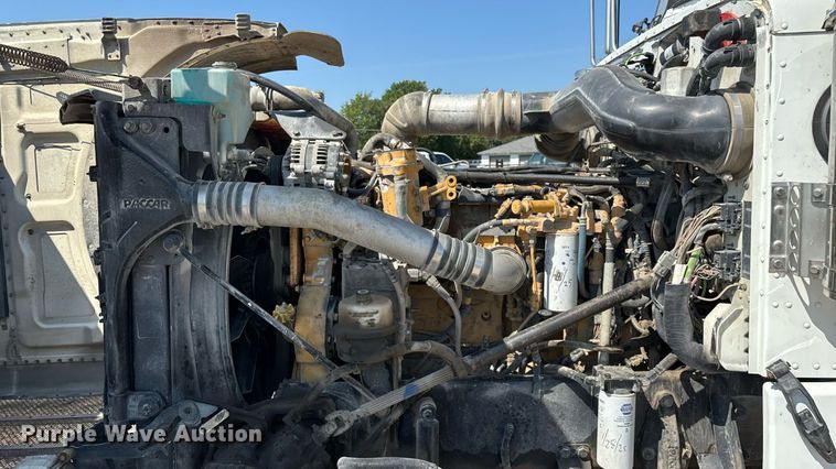 image for item EN5524 2008 Peterbilt 388 semi truck