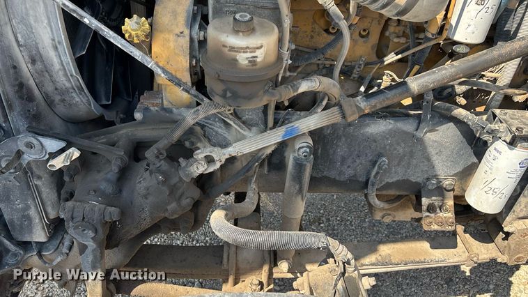 image for item EN5524 2008 Peterbilt 388 semi truck