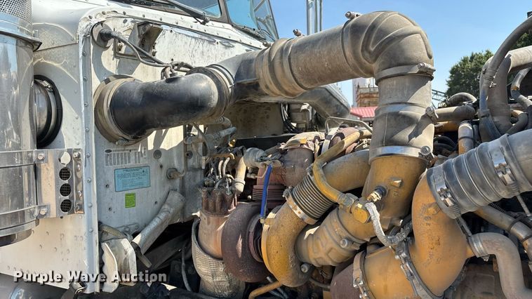 image for item EN5524 2008 Peterbilt 388 semi truck