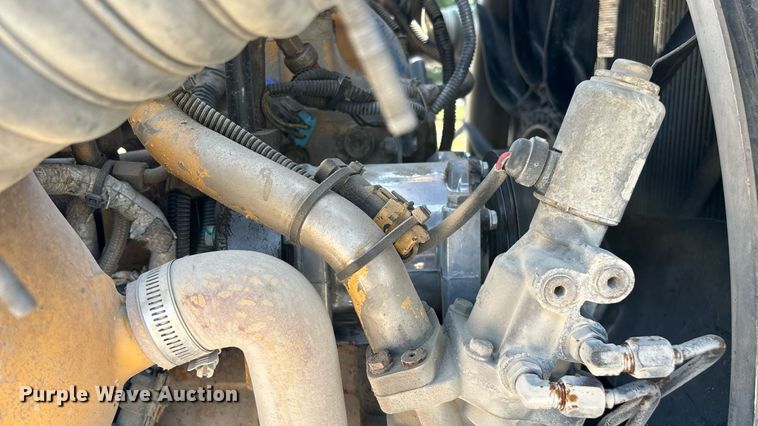 image for item EN5524 2008 Peterbilt 388 semi truck