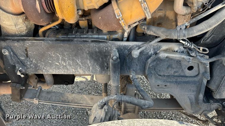 image for item EN5524 2008 Peterbilt 388 semi truck