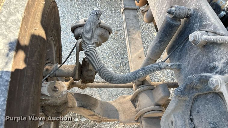 image for item EN5524 2008 Peterbilt 388 semi truck